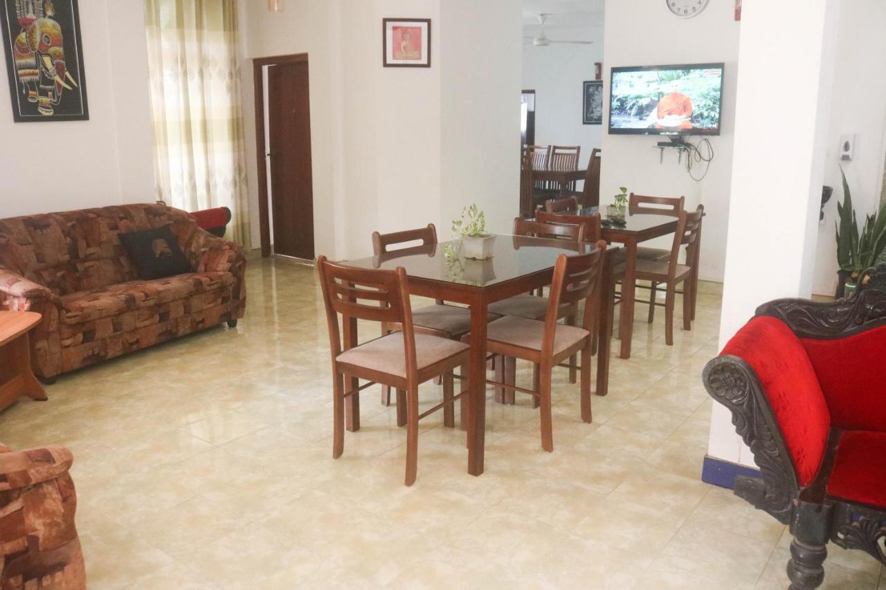 אנוראדפורה Thidasa Holiday Resort מראה חיצוני תמונה